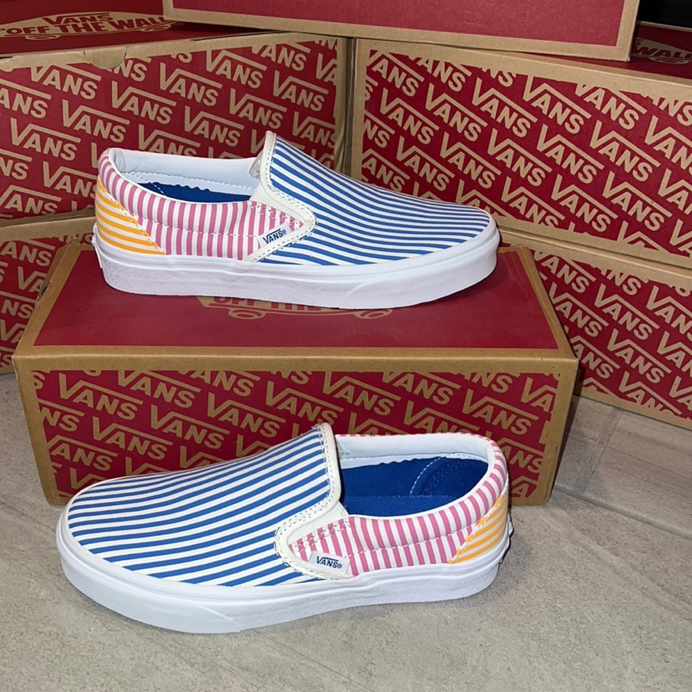 ๐ VANS SLIP ON DECK CLUB SHOES STRIPPED ๐ - Picture 1 of 11